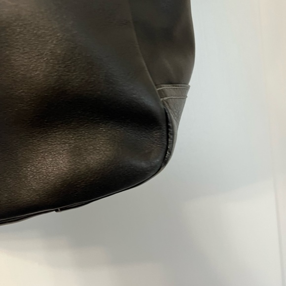 Coach Black Pleated Soft Leather Logo Charm Zip Closure Shoulder Bag Womens - Picture 7 of 9